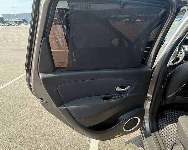 Серый Рено Гранд Сценик, объемом двигателя 1.4 л и пробегом 248 тыс. км за 9000 $, фото 25 на Automoto.ua