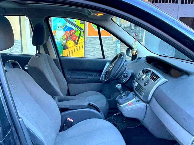 Серый Рено Гранд Сценик, объемом двигателя 2 л и пробегом 333 тыс. км за 6600 $, фото 3 на Automoto.ua