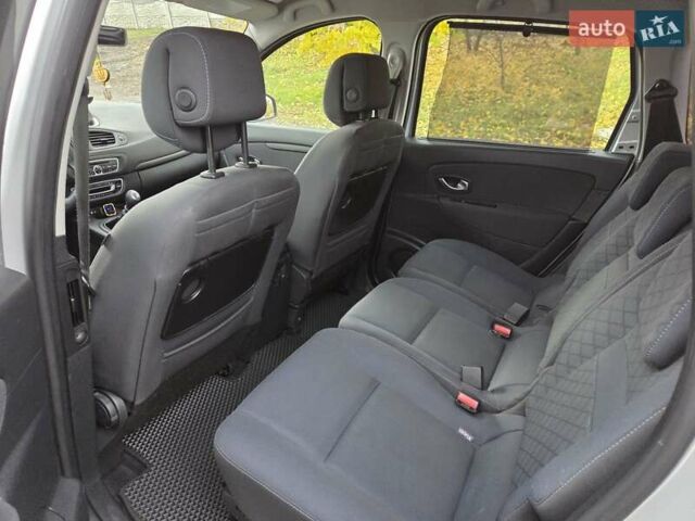 Рено Гранд Сценик 2009 в Харькове на Automoto.ua Серый Рено Гранд Сценик, объемом двигателя 1.6 л и пробегом 245 тыс. км за 6350 $, фото 2 на Automoto.ua