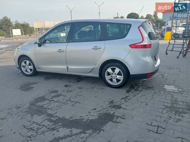 Серый Рено Гранд Сценик, объемом двигателя 1.9 л и пробегом 261 тыс. км за 6500 $, фото 1 на Automoto.ua