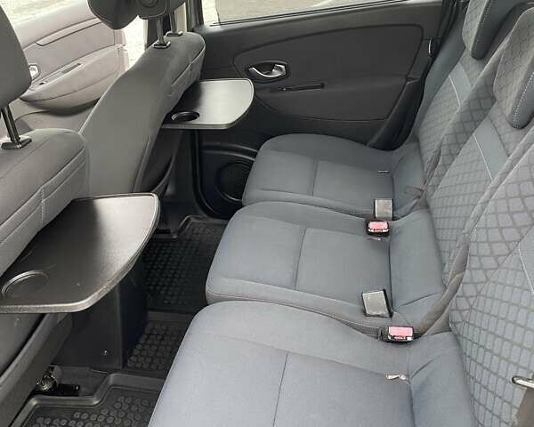 Серый Рено Гранд Сценик, объемом двигателя 1.5 л и пробегом 197 тыс. км за 7250 $, фото 16 на Automoto.ua