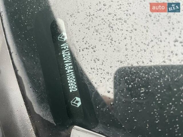 Серый Рено Гранд Сценик, объемом двигателя 1.6 л и пробегом 204 тыс. км за 7100 $, фото 11 на Automoto.ua