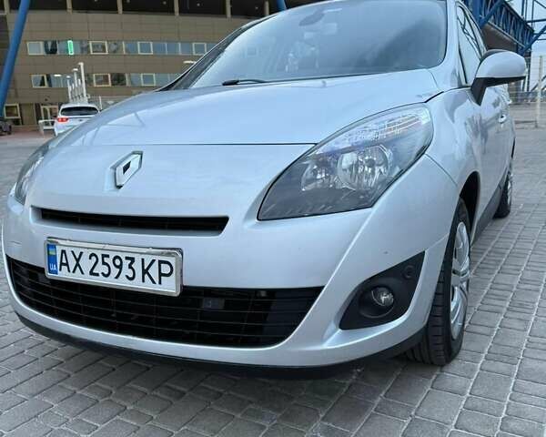 Сірий Рено Гранд Сценік, об'ємом двигуна 1.6 л та пробігом 240 тис. км за 6200 $, фото 7 на Automoto.ua