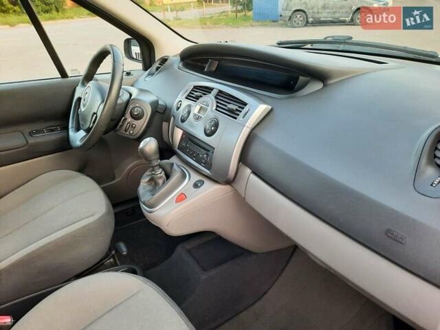 Серый Рено Гранд Сценик, объемом двигателя 1.6 л и пробегом 194 тыс. км за 6300 $, фото 119 на Automoto.ua