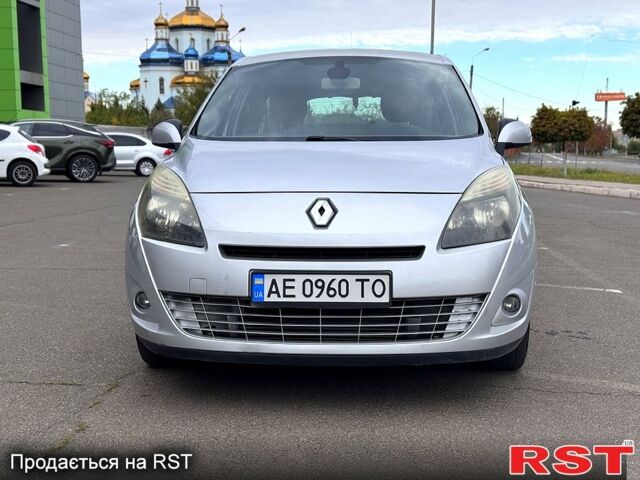 Серый Рено Гранд Сценик, объемом двигателя 1.4 л и пробегом 244 тыс. км за 5999 $, фото 1 на Automoto.ua