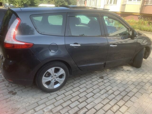 Серый Рено Гранд Сценик, объемом двигателя 1.5 л и пробегом 320 тыс. км за 6800 $, фото 2 на Automoto.ua