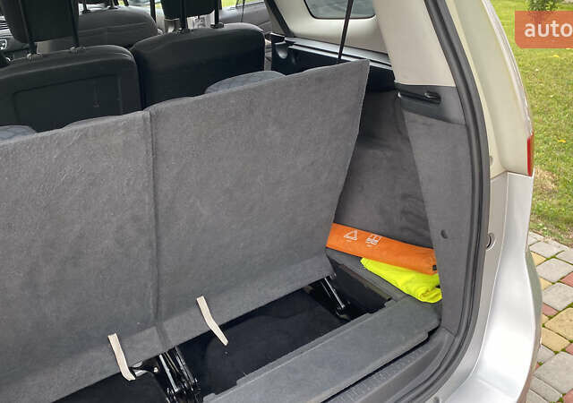 Серый Рено Гранд Сценик, объемом двигателя 1.46 л и пробегом 292 тыс. км за 5999 $, фото 16 на Automoto.ua