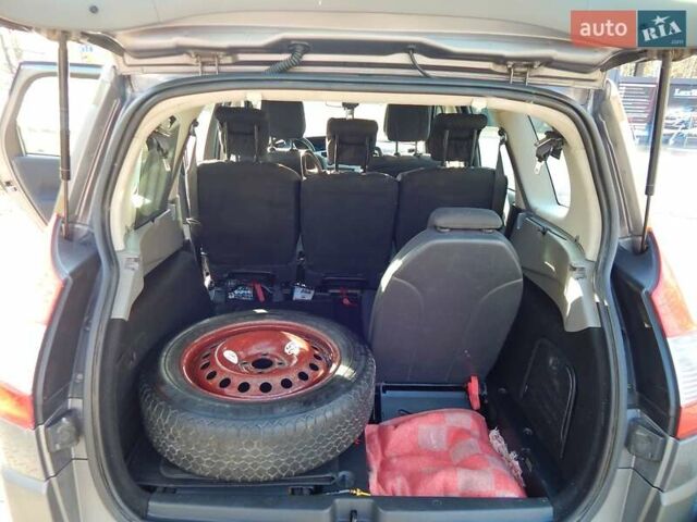 Серый Рено Гранд Сценик, объемом двигателя 2 л и пробегом 288 тыс. км за 5900 $, фото 8 на Automoto.ua