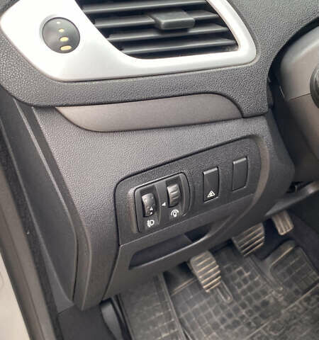 Серый Рено Гранд Сценик, объемом двигателя 1.46 л и пробегом 292 тыс. км за 5999 $, фото 8 на Automoto.ua