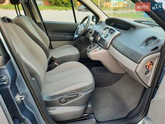 Серый Рено Гранд Сценик, объемом двигателя 1.6 л и пробегом 194 тыс. км за 6300 $, фото 117 на Automoto.ua