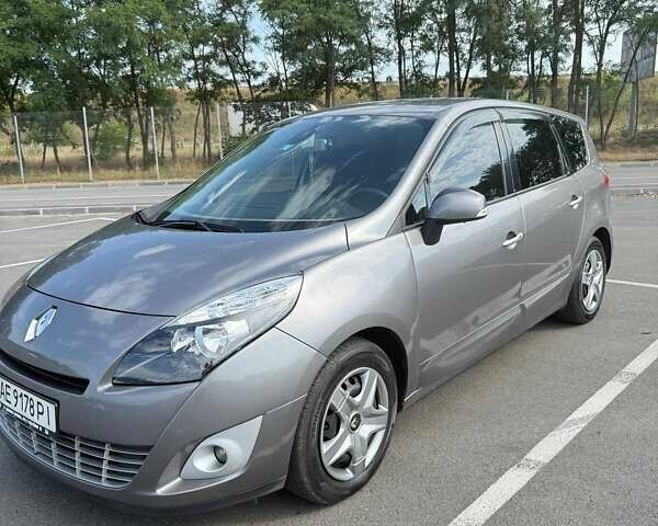 Серый Рено Гранд Сценик, объемом двигателя 1.4 л и пробегом 248 тыс. км за 9000 $, фото 9 на Automoto.ua