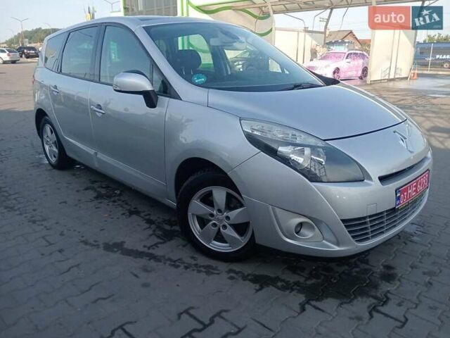 Серый Рено Гранд Сценик, объемом двигателя 1.9 л и пробегом 261 тыс. км за 6500 $, фото 21 на Automoto.ua