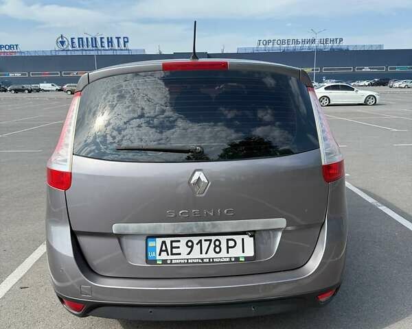 Серый Рено Гранд Сценик, объемом двигателя 1.4 л и пробегом 248 тыс. км за 9000 $, фото 14 на Automoto.ua