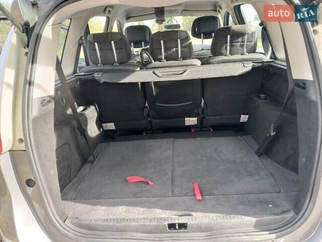 Серый Рено Гранд Сценик, объемом двигателя 1.5 л и пробегом 188 тыс. км за 8300 $, фото 45 на Automoto.ua