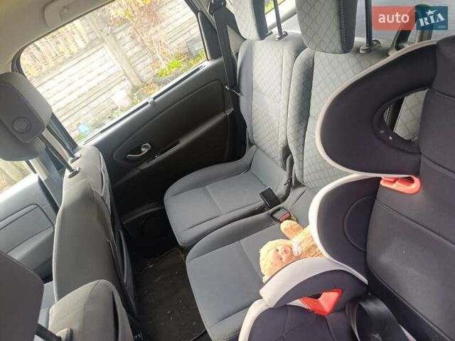 Серый Рено Гранд Сценик, объемом двигателя 1.9 л и пробегом 246 тыс. км за 6400 $, фото 13 на Automoto.ua