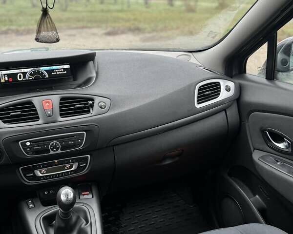 Сірий Рено Гранд Сценік, об'ємом двигуна 1.5 л та пробігом 255 тис. км за 7500 $, фото 11 на Automoto.ua