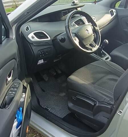 Серый Рено Гранд Сценик, объемом двигателя 1.46 л и пробегом 244 тыс. км за 7700 $, фото 4 на Automoto.ua