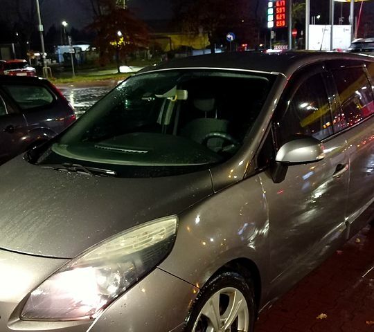 Серый Рено Гранд Сценик, объемом двигателя 1.5 л и пробегом 302 тыс. км за 6000 $, фото 4 на Automoto.ua