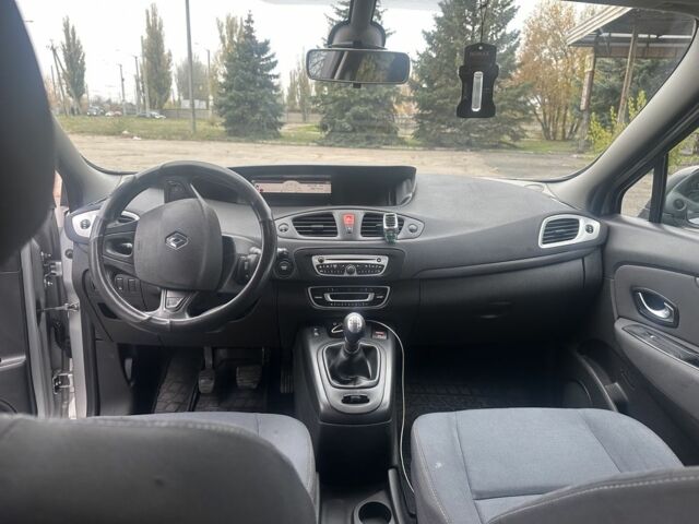 Серый Рено Гранд Сценик, объемом двигателя 1.5 л и пробегом 282 тыс. км за 7600 $, фото 12 на Automoto.ua