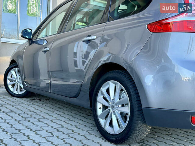 Серый Рено Гранд Сценик, объемом двигателя 2 л и пробегом 244 тыс. км за 7800 $, фото 58 на Automoto.ua