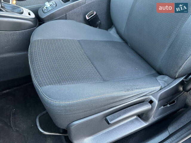 Серый Рено Гранд Сценик, объемом двигателя 1.4 л и пробегом 180 тыс. км за 5999 $, фото 11 на Automoto.ua