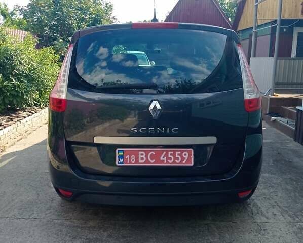 Серый Рено Гранд Сценик, объемом двигателя 2 л и пробегом 190 тыс. км за 8400 $, фото 4 на Automoto.ua