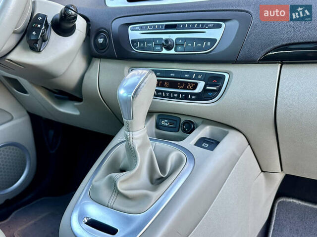 Серый Рено Гранд Сценик, объемом двигателя 2 л и пробегом 244 тыс. км за 7800 $, фото 43 на Automoto.ua