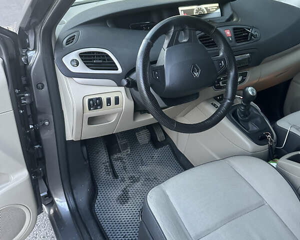 Сірий Рено Гранд Сценік, об'ємом двигуна 1.5 л та пробігом 297 тис. км за 7500 $, фото 1 на Automoto.ua