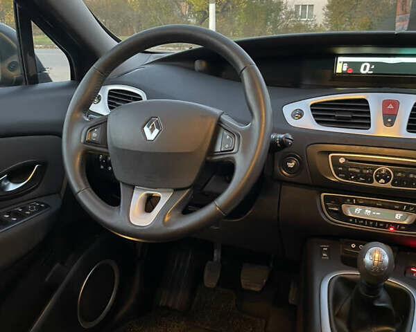 Серый Рено Гранд Сценик, объемом двигателя 1.46 л и пробегом 261 тыс. км за 6550 $, фото 27 на Automoto.ua
