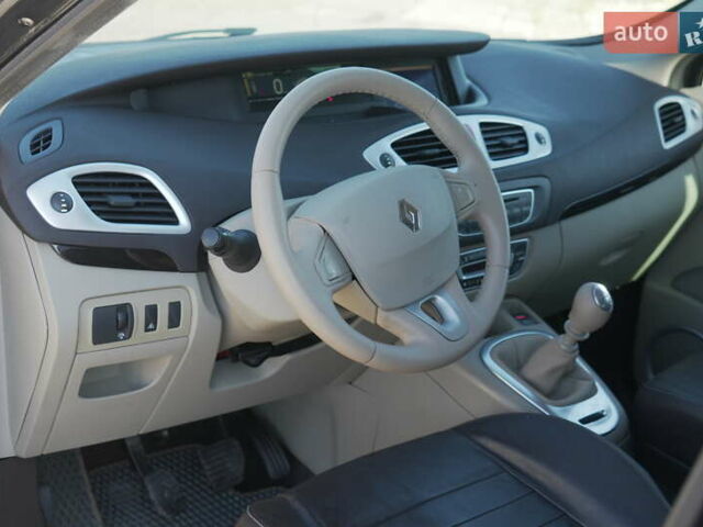 Серый Рено Гранд Сценик, объемом двигателя 1.87 л и пробегом 319 тыс. км за 7900 $, фото 29 на Automoto.ua