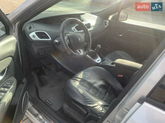 Серый Рено Гранд Сценик, объемом двигателя 1.87 л и пробегом 324 тыс. км за 5700 $, фото 7 на Automoto.ua