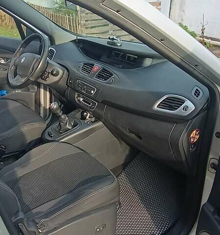 Серый Рено Гранд Сценик, объемом двигателя 1.46 л и пробегом 244 тыс. км за 7700 $, фото 8 на Automoto.ua