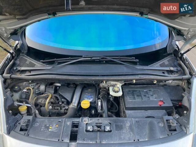 Серый Рено Гранд Сценик, объемом двигателя 1.5 л и пробегом 300 тыс. км за 7300 $, фото 20 на Automoto.ua
