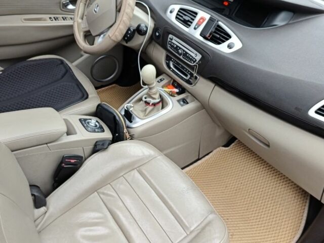 Сірий Рено Гранд Сценік, об'ємом двигуна 1.5 л та пробігом 348 тис. км за 7800 $, фото 4 на Automoto.ua