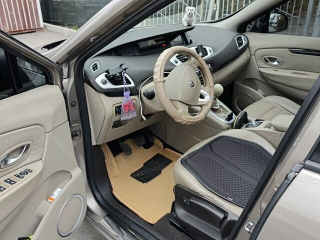 Сірий Рено Гранд Сценік, об'ємом двигуна 1.5 л та пробігом 348 тис. км за 7800 $, фото 1 на Automoto.ua