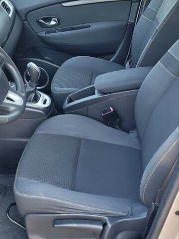 Серый Рено Гранд Сценик, объемом двигателя 2 л и пробегом 248 тыс. км за 8650 $, фото 13 на Automoto.ua