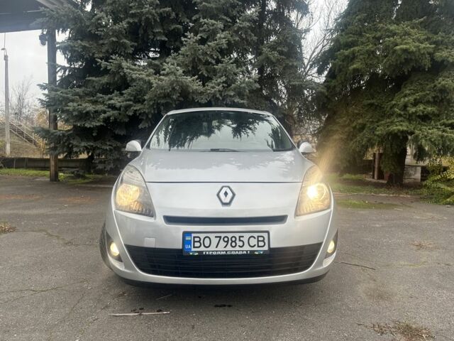 Серый Рено Гранд Сценик, объемом двигателя 1.5 л и пробегом 282 тыс. км за 7600 $, фото 1 на Automoto.ua