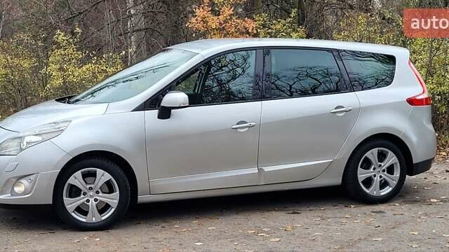 Серый Рено Гранд Сценик, объемом двигателя 2 л и пробегом 248 тыс. км за 8650 $, фото 8 на Automoto.ua