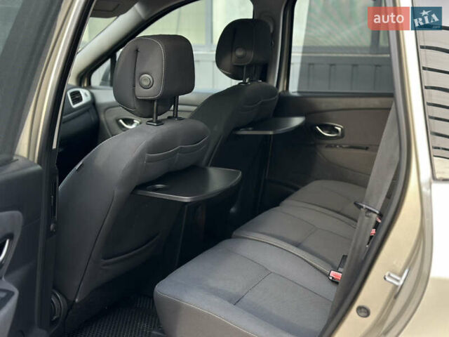 Серый Рено Гранд Сценик, объемом двигателя 1.5 л и пробегом 197 тыс. км за 6950 $, фото 54 на Automoto.ua