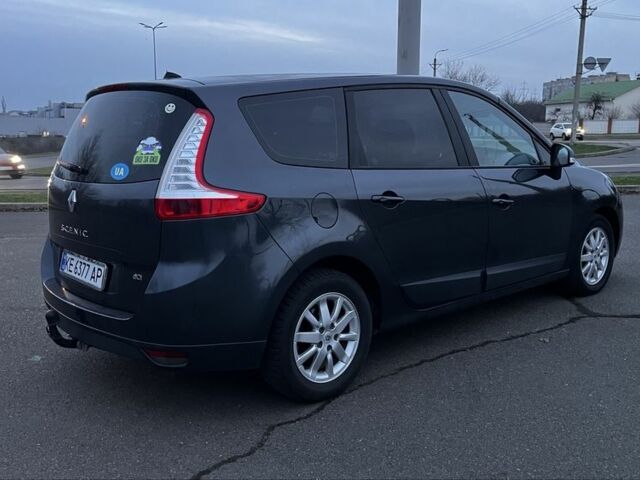 Серый Рено Гранд Сценик, объемом двигателя 1.5 л и пробегом 244 тыс. км за 7500 $, фото 2 на Automoto.ua