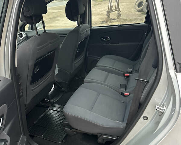 Сірий Рено Гранд Сценік, об'ємом двигуна 1.6 л та пробігом 340 тис. км за 6300 $, фото 9 на Automoto.ua