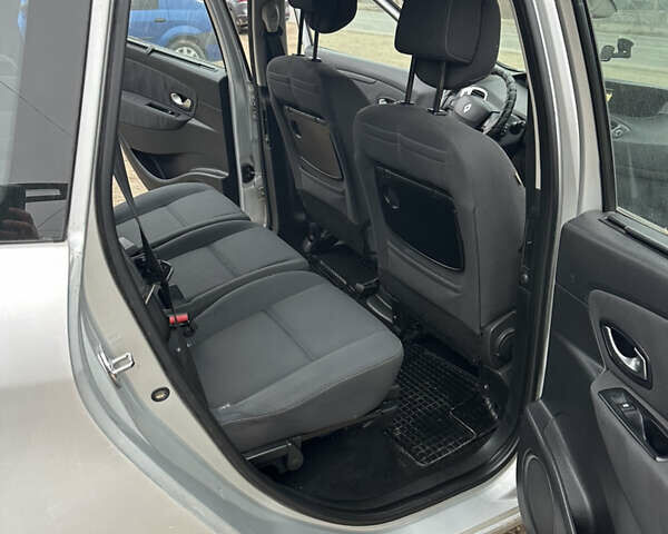 Сірий Рено Гранд Сценік, об'ємом двигуна 1.6 л та пробігом 340 тис. км за 6300 $, фото 8 на Automoto.ua