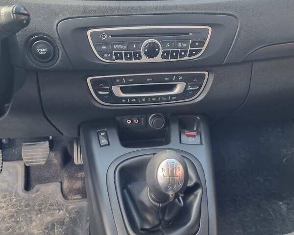 Серый Рено Гранд Сценик, объемом двигателя 1.87 л и пробегом 275 тыс. км за 6800 $, фото 4 на Automoto.ua