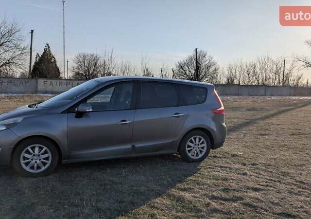 Серый Рено Гранд Сценик, объемом двигателя 1.5 л и пробегом 320 тыс. км за 7600 $, фото 37 на Automoto.ua