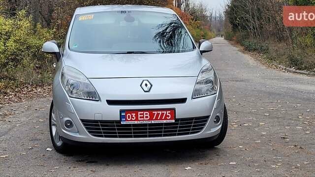 Серый Рено Гранд Сценик, объемом двигателя 2 л и пробегом 248 тыс. км за 8650 $, фото 9 на Automoto.ua