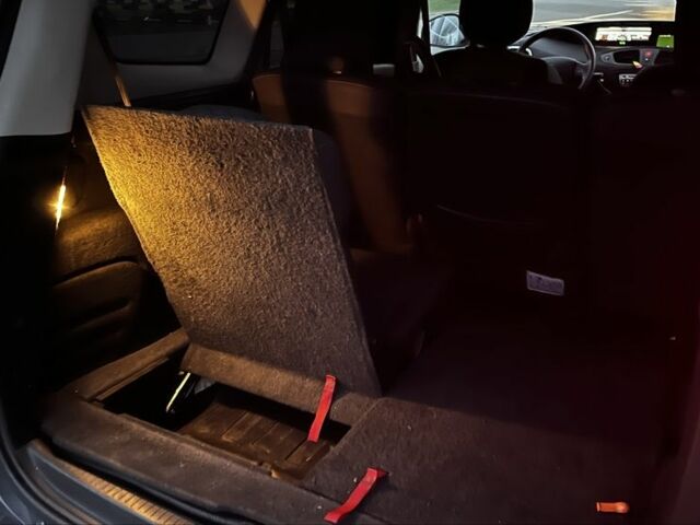 Серый Рено Гранд Сценик, объемом двигателя 1.5 л и пробегом 244 тыс. км за 7500 $, фото 8 на Automoto.ua