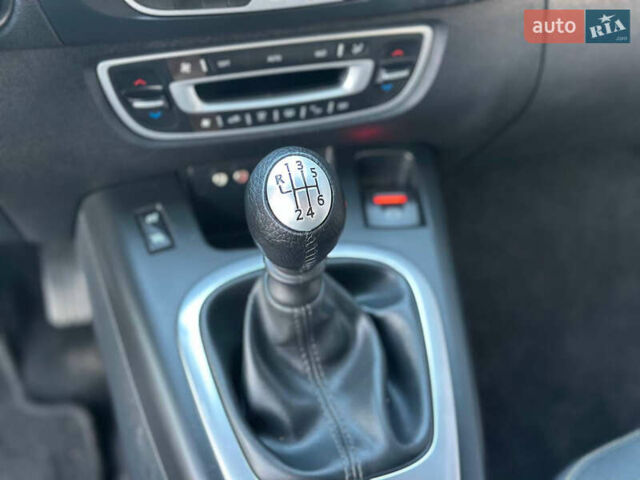 Серый Рено Гранд Сценик, объемом двигателя 1.4 л и пробегом 180 тыс. км за 5999 $, фото 29 на Automoto.ua