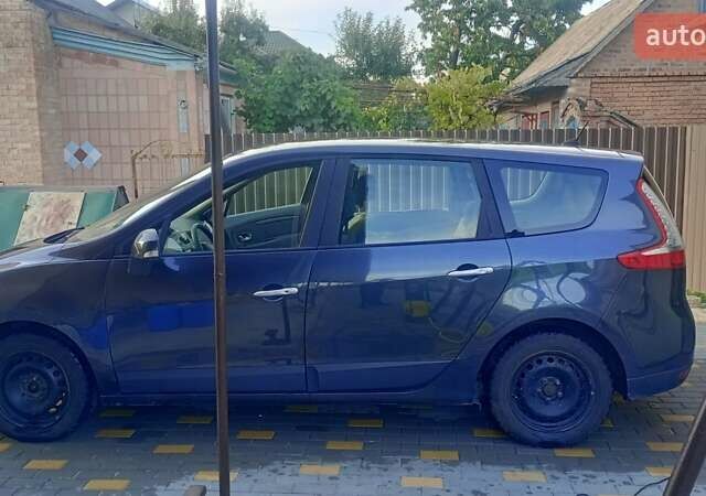 Серый Рено Гранд Сценик, объемом двигателя 1.46 л и пробегом 209 тыс. км за 6900 $, фото 22 на Automoto.ua