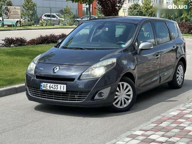 Серый Рено Гранд Сценик, объемом двигателя 1.5 л и пробегом 300 тыс. км за 7300 $, фото 2 на Automoto.ua