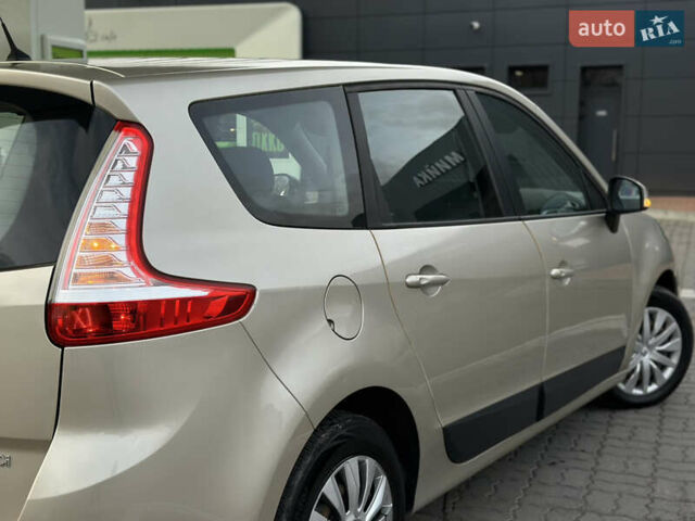 Серый Рено Гранд Сценик, объемом двигателя 1.5 л и пробегом 197 тыс. км за 6950 $, фото 38 на Automoto.ua